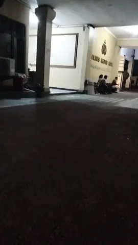 Polres Kediri Kota Mulai Rame di datangi Masyarakat yang mengembalikan barang hasil jarahan pada Demo(30/8)
