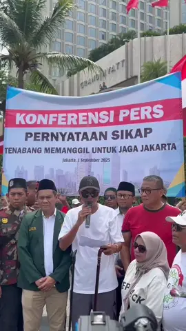 Ke Tanah Abang pergi belanja Beli baju koko sama pecinya Mari kite #JagaJakarta bersama Biar damai kota kita tercinta Tanah Abang menegaskan komitmennya untuk #JagaJakarta. Melalui ikrar damai bersama warga dan tokoh masyarakat Tanah Abang. Bersepakat menjaga ketertiban, keamanan, dan kondusifitas di Jakarta. Mari terus #JagaJakarta bareng! Rawat harmoni, agar aktivitas warga tetap aman dan nyaman. #DKIJakarta #JagaJakarta 