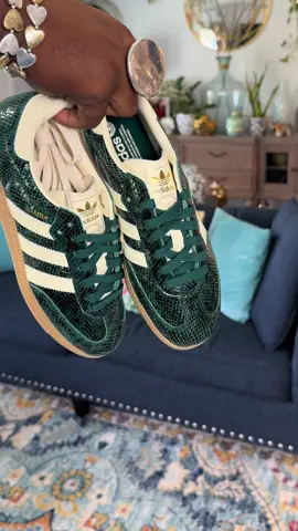 I think it gonna be fun to style these 🙌🏾 for the fall 🍂🍃🍁🍂🍁🍃 #adidas link in bio if you are looking for these 🫶🏾