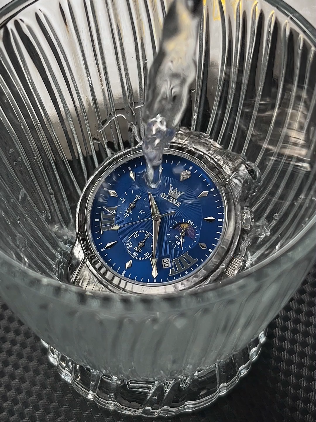 Why TikTokers Are Obsessed with This Watch! 😍#foryourpagetiktok #adsthatdontsuck #tiktokshop #styleup #watches #springto #adsteam #watch #foryourpage #tiktok #ads