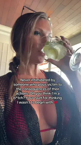 Honestly anyone in my life knows I’m not… but I can be lol I treat people accordingly. Your opinion of me is none of my business 😘 but you’re more than welcome to put it in the suggestion box 🚮 #heydarlin #bekind 
