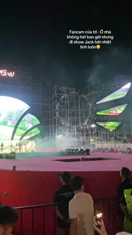 Bạn có nghe âm thanh gì không ? Việt Nam Tôi của Jack là 1 bài hát rất hay . Tự hào là người Việt Nam. Giọng tớ không hay mọi người nghe tạm nhé😆 #JackJ97 #PhuongTuan #xuhuongtiktok #J97 #DomDom 