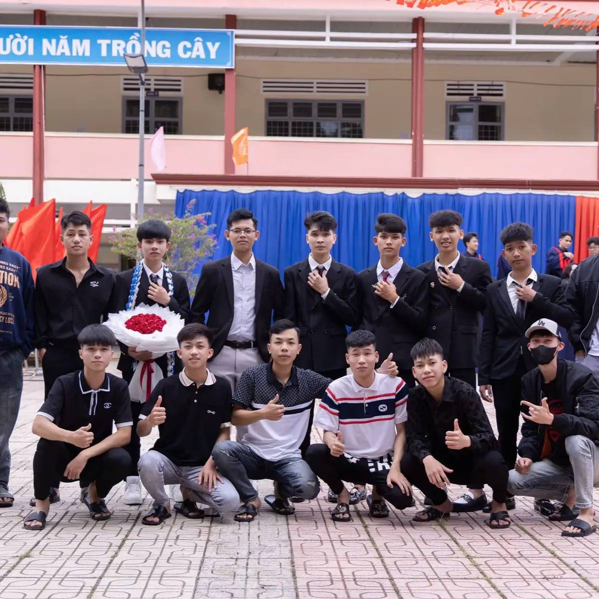 Tiệc tùng nhảy múa chỉ là bạn ..... Tiệc tàn ngồi lại mới là thân #xuhuong #fpyシ 