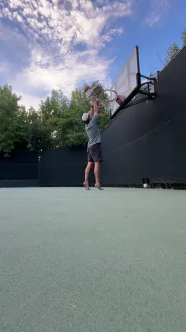 More dunking with coop. Kid loves ball 😤