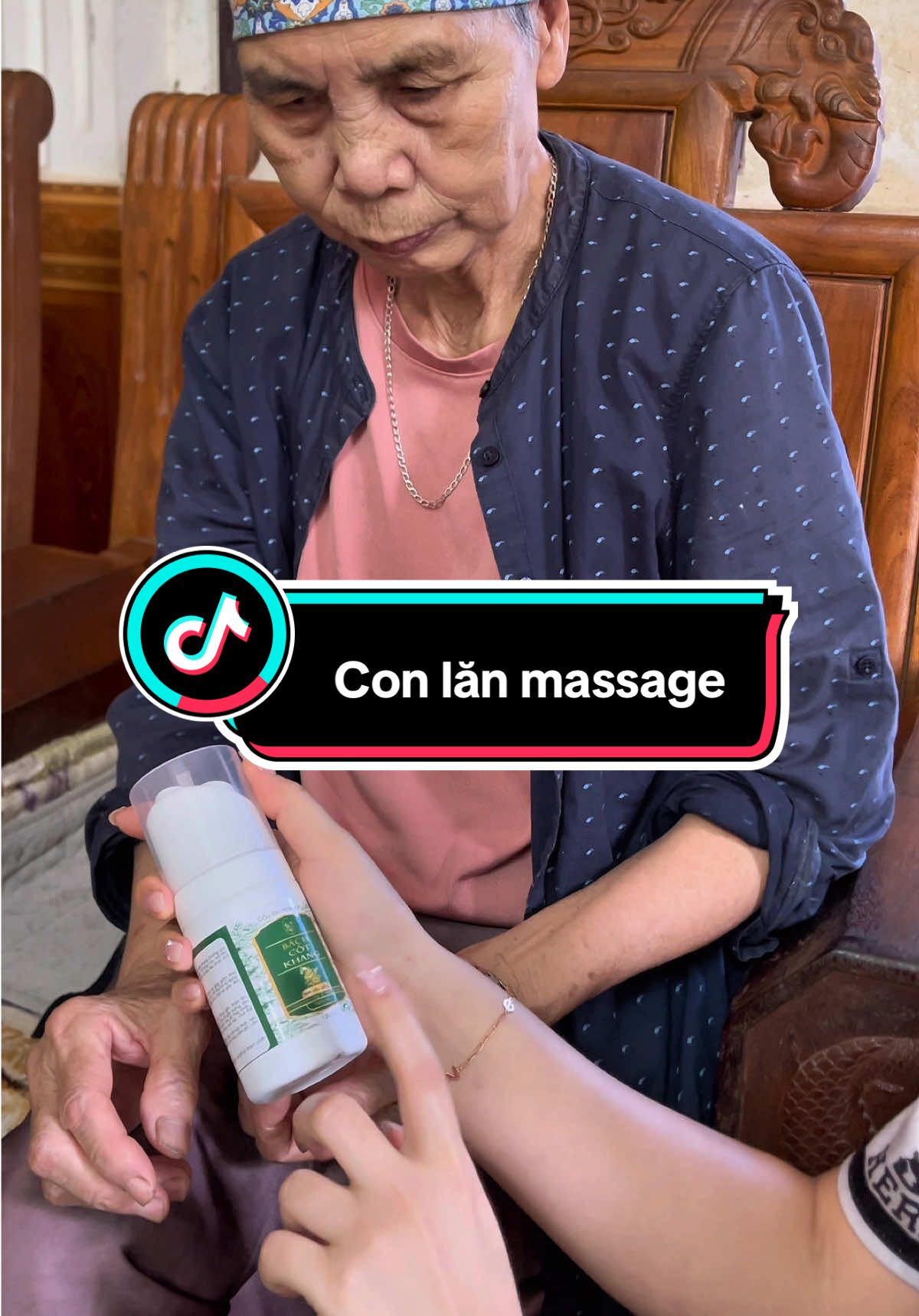 Đùa chứ bây giờ mua mấy đồ ntn cho ông bà lại hay ý chứ. Chứ cho xiền , ôba tiếc lại cất đi ngay các bác ạ #lailanhungday🥰 #conlanmassage #bachcotkhang #dauvaigay #ongba 