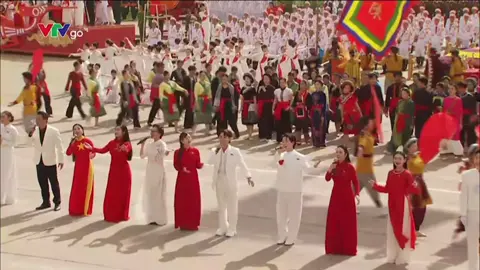 Mỹ Tâm, Hoà Minzy, Phương Mỹ Chi, Trúc Nhân, Đức Phúc, Double 2T, Bé Hà Thuỷ Tiên, Hoa hậu Lương Thuỳ Linh, Lê Nguyễn Bảo Ngọc cùng các nghệ sĩ toả sáng tại tiết mục siêu hoành tráng & xúc động concert A80 🇻🇳👏🏻❤️ #RangRoVietNam #concertquocgia #VietNam #2thang9 #PhuongMyChi