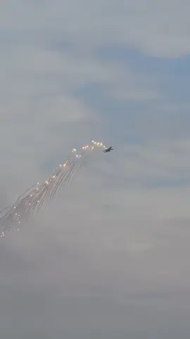 TUYỆT ĐỐI MÃN NHÃN: KHOẢNH KHẮC MÁY BAY SU-30MK2 THẢ BẪY NHIỆT TRÊN BẦU TRỜI HÀ NỘI 🇻🇳🔥 Video: Nguyễn Quang Vinh #A80 #kyniem80namquockhanh #toquoctrongtim 