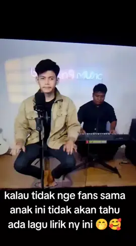 baru tahu ada lagu lirik ny gini saking jarang ny puter lagu 