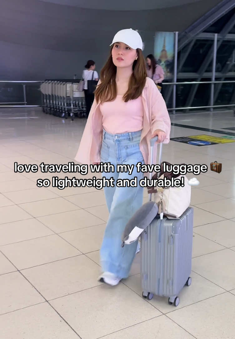 every trip feels smoother with this lightweight and durable luggage 🧳🫶 #travelluggage #luggage #islandelephantluggage #handcarryluggage #carryonluggage 