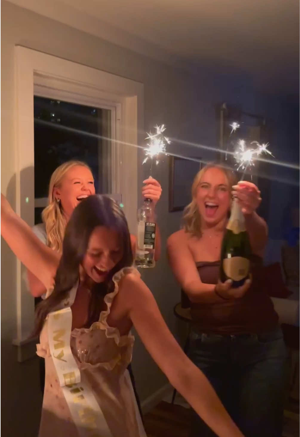 Yea I have the best friends in the world ❤️ (sorry Meagan I did put the video of you on stage to help jumpstart your career⭐️)
