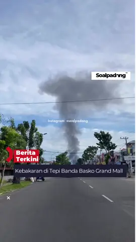 Selasa,(2/9) Jam 08:30, Kebakaran Kadai di Pinggir Banda Basko Grand Mall Kelurahan Ulak Karang Utara, Kota Padang Saat ini tim pemadam kebakaran sedang memadamkan api #fyp #fyppppppppppppppppppppppp #fypviralシ 