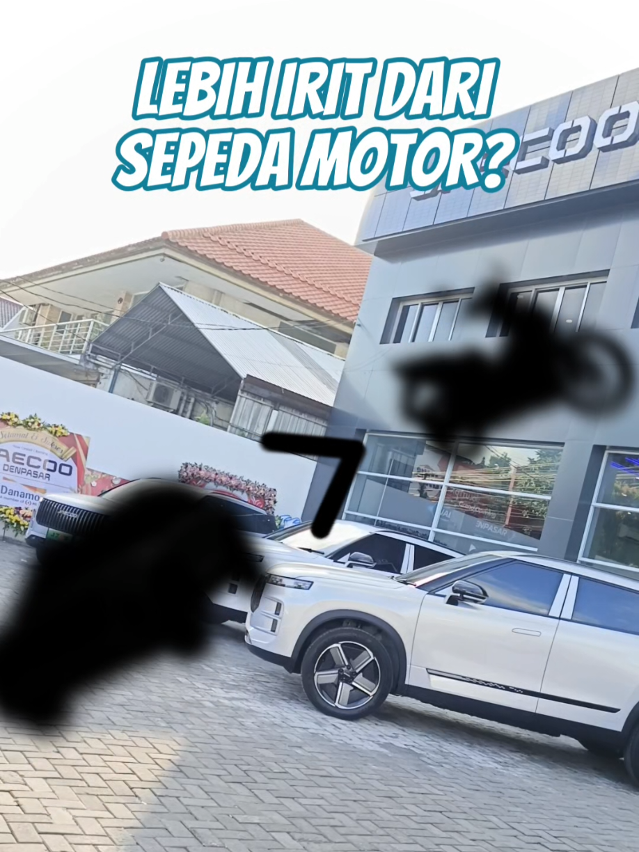 Jaecoo J7 SHS bikin kamu bisa jalan 100 km cuma dengan 27 ribu! ✅ Baterai 18.3 kWh & tangki 60L. Irit buat harian, tangguh buat perjalanan jauh. 🔥 Yuk, langsung rasakan sendiri! Kunjungi dealer Jaecoo Denpasar di Jl. Gatot Subroto Barat No. 168 C. #Jaecoo #PlugInHybrid #IritBensin #MobilHybrid #jaecoobali Bali 