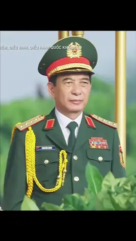 Có thể bác tham gia duyệt binh năm 1985 là lúc đó bác mới 25 tuổi🧐vậy là người lính ngày xưa duyệt binh trên quảng trường bây giờ ngồi trên Lăng Bác xem các quân nhân của mình diễu binh không biết cảm giác bác thế nào ha🥳#phanvangiang#daituongphanvangiang#botruongboquocphong#quockhanh2025#a80 