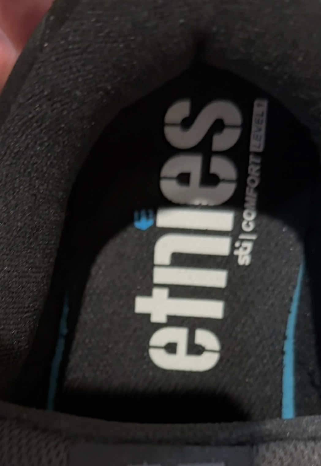 Etnies Kingpin Durable Skate Shoe Designed in California Since 1996 , Comfortable & Sustainable Sneakers , Footwear ‘ Black Dark Grey Gum ‘ Skateboard Sneaker Skateboarding Sneakerheads Skater Skaters #streetwear #fashion #shoes #sneakers #sneakerhead 