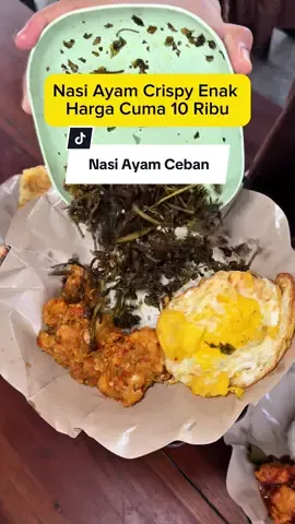 Nemuin nasi ayam crispy harganya cuma 10 ribu di Jogja. Beneran 10 ribu udah dapat nasi ayam dan bisa refil es teh sepuasnya. Lokasinya di Condongcatur. Nama tempatnya Nasi Ayam Ceban. Nasi Ayam Ceban  Alamat : Jl. Trapesium, Tiyosan, Condongcatur, Depok, Sleman, Jogja  Jam buka : 10.00-20.00 WIB  #ayamcrispy #nasiayamceban #kulinerjogja 