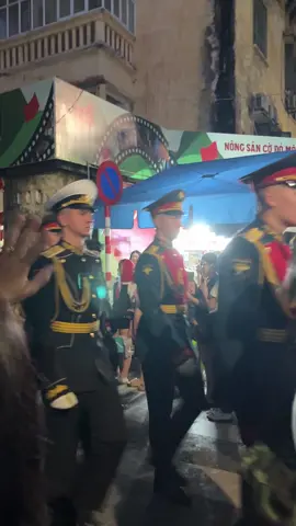 5h00 sáng của khối Nga