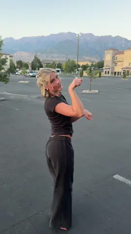 I’m obsessed with this dance🐮 also how’s Carson’s filming?? #dance #utah #doja #milkshake #katseyexgap 