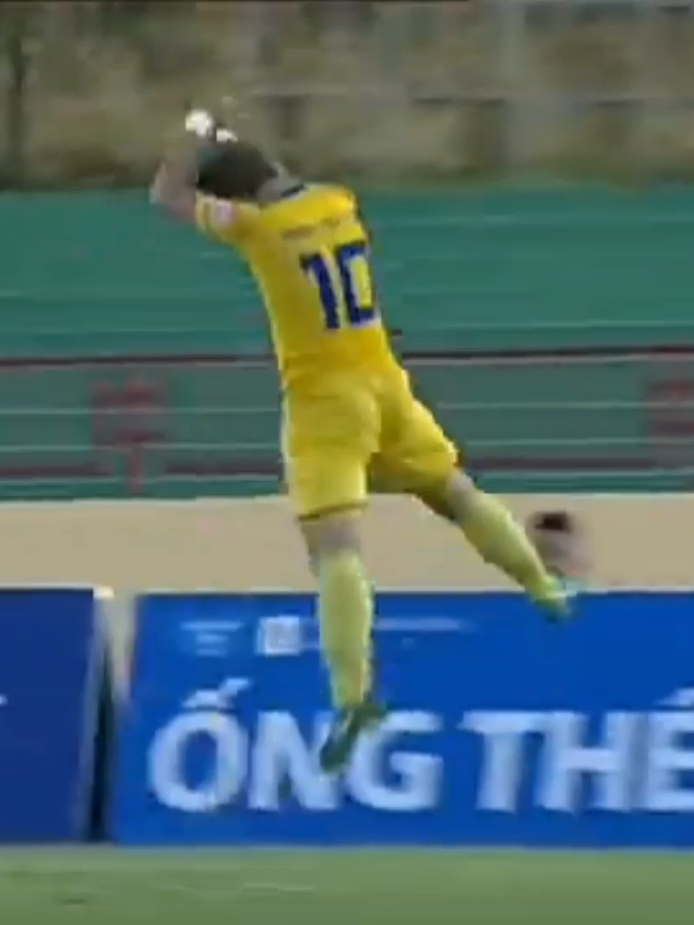 Cristiano Trần Phi Sơn - Ronaldo xứ Nghệ & những khoảnh khắc tạo cảm hứng bất tận #bongdavietnam #lichsuvleague #muonmauvleague #tranphison #slna 