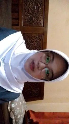 em agak berembun