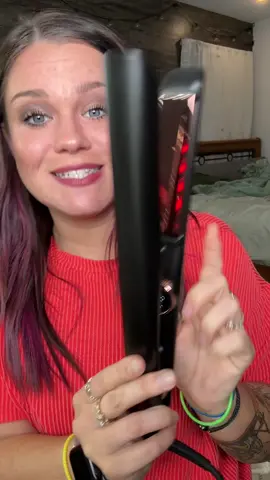 I finally got my hands on the Ella Bella new compact titanium straightener and 😍 #ellabellahair #ellabella #titaniumhairstraightener #hairtools #creatoricons  @ellabellahair 