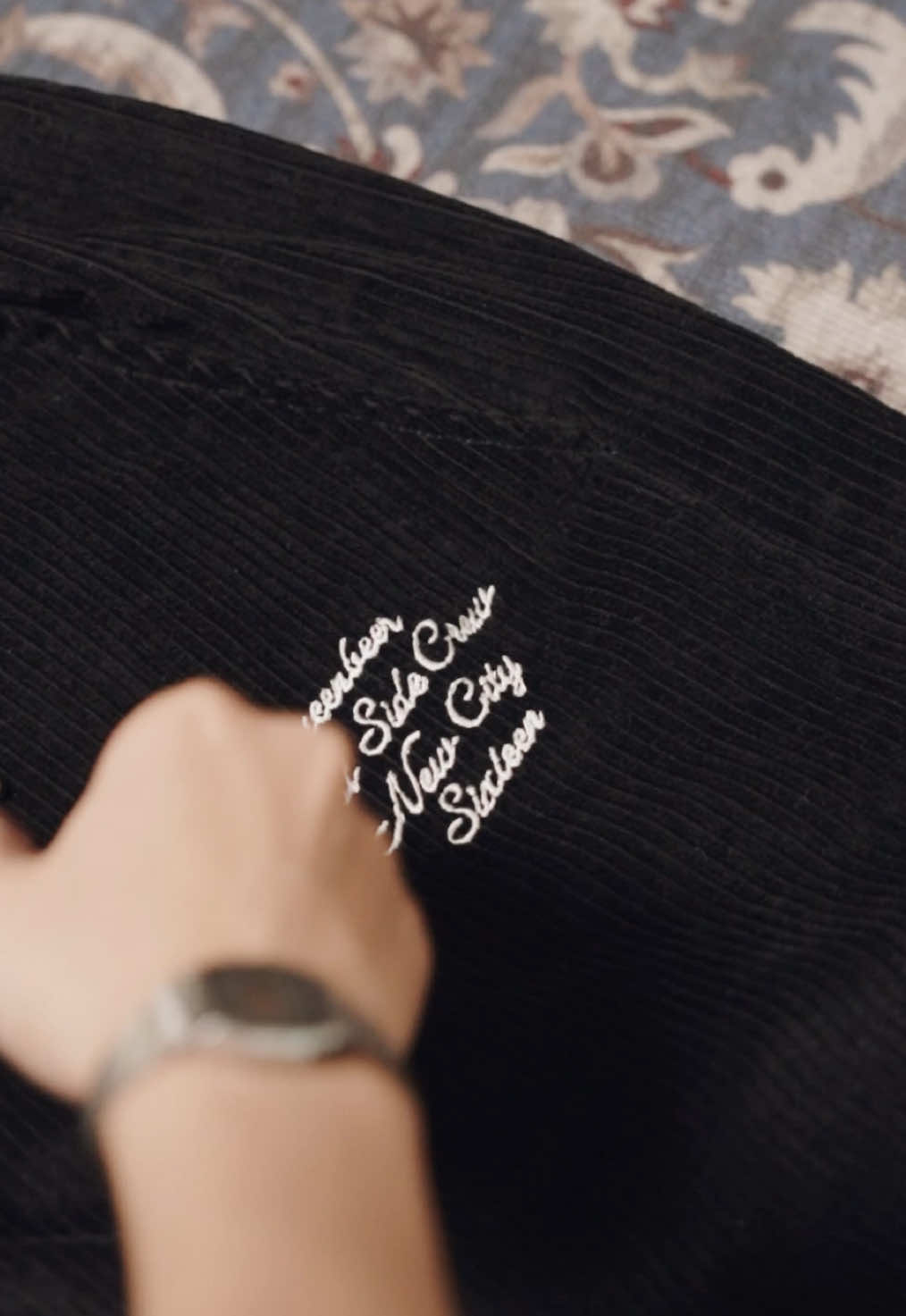 ASMR unboxing “Jean” celana corduroy ❤️‍🔥 #unboxing #asmr #corduroypants #queenbeer #queenbeerjeans 