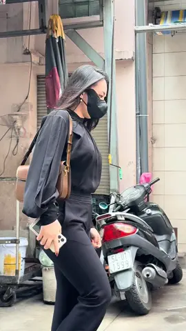 Sáng nay nhiều Nghệ sĩ đến chia buồn tại lễ tang diễn viên Ngọc Trinh “Mùi Ngò Gai”