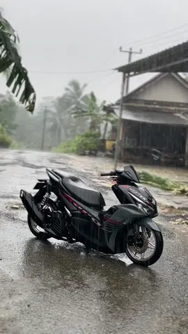 😹#aerox #aeroxnew #aerox155 #rain 