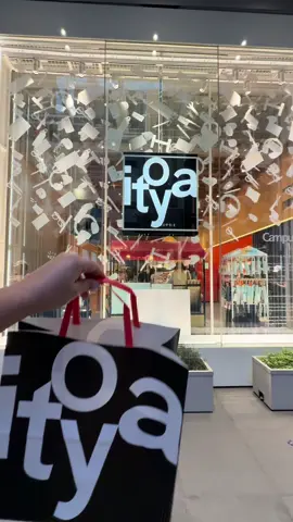 A craft store with 12 floors 😩 I never want to leave Japan 🤭 #itoya #itoyacraftstore #japancraftstore #japancrafting #tokyocraftstore 
