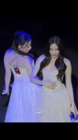 Their hands 😳 #Freenbecky #freen #becky  #FreenBeckyWelcomeToLATAM #FreenBecky1stFMinMexicoCity 
