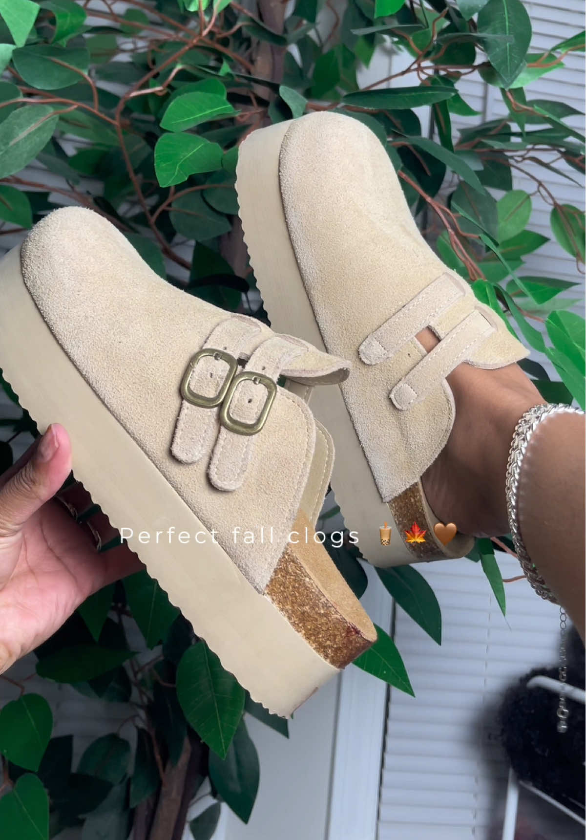 Snagged these just in time , going with every chunky sweater & hoodie 🥰☕️🍂 #clogs #fallshoes #fashionfinds #lilleedeamori #shoetok 