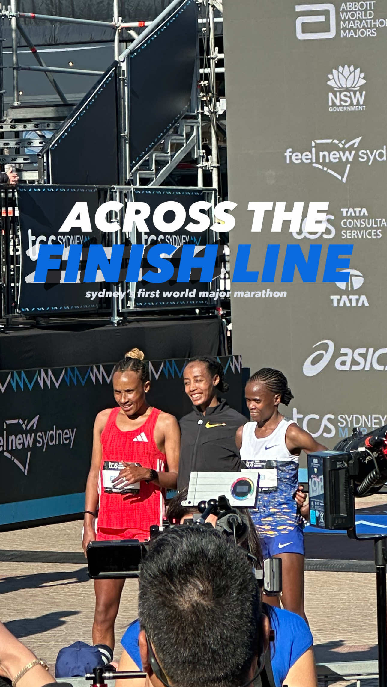 LEGENDS ACROSS THE FINISH LINE 🥹🤯 #fyp #sydneymarathon #Running #sydney #eliudkipchoge 