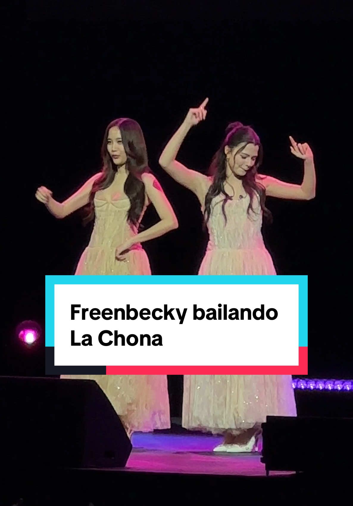 Las Freenbecky bailando La Chona existen y me lo dieron todo 😂😍✨ fan meeting en México #freenbecky #freensarocha #beckyarmstrong #freenbeck 