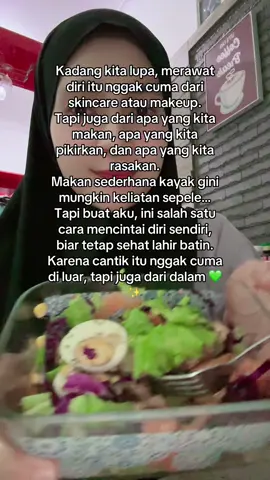 Merawat diri itu nggak selalu soal skincare mahal, makeup tebal, atau perawatan mewah. Kadang cukup mulai dari hal sederhana… kayak makan lebih sehat, kasih tubuh energi baik, dan hati jadi lebih tenang 🌿✨ Buat aku, cantik itu bukan cuma di luar… tapi juga dari dalam. Dan aku belajar, setiap suapan yang kita pilih adalah bentuk cinta sama diri sendiri 💚 Kamu juga ngerasa gitu nggak? #selflovejourney #cantikdaridalam  #beautyfrominside  