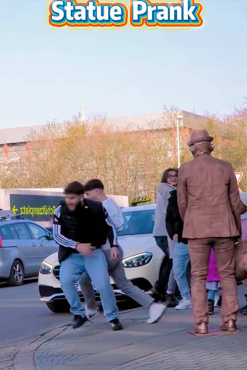 Statue prank🤣 #fun #funny #bushman #prank #scaryprank #haha #fyp #foryou #sofunny #scary #statue #bushmanprank #usa 