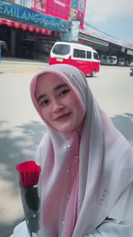 “Hijab dari @ratuhijab21 ini nggak cuma nyaman dipakai, tapi juga bikin aku sadar… ternyata rasa tenang juga bisa datang dari hal sederhana ✨.         #trending #hijab #arabicsong #fyppppppppppppppppppppppp 