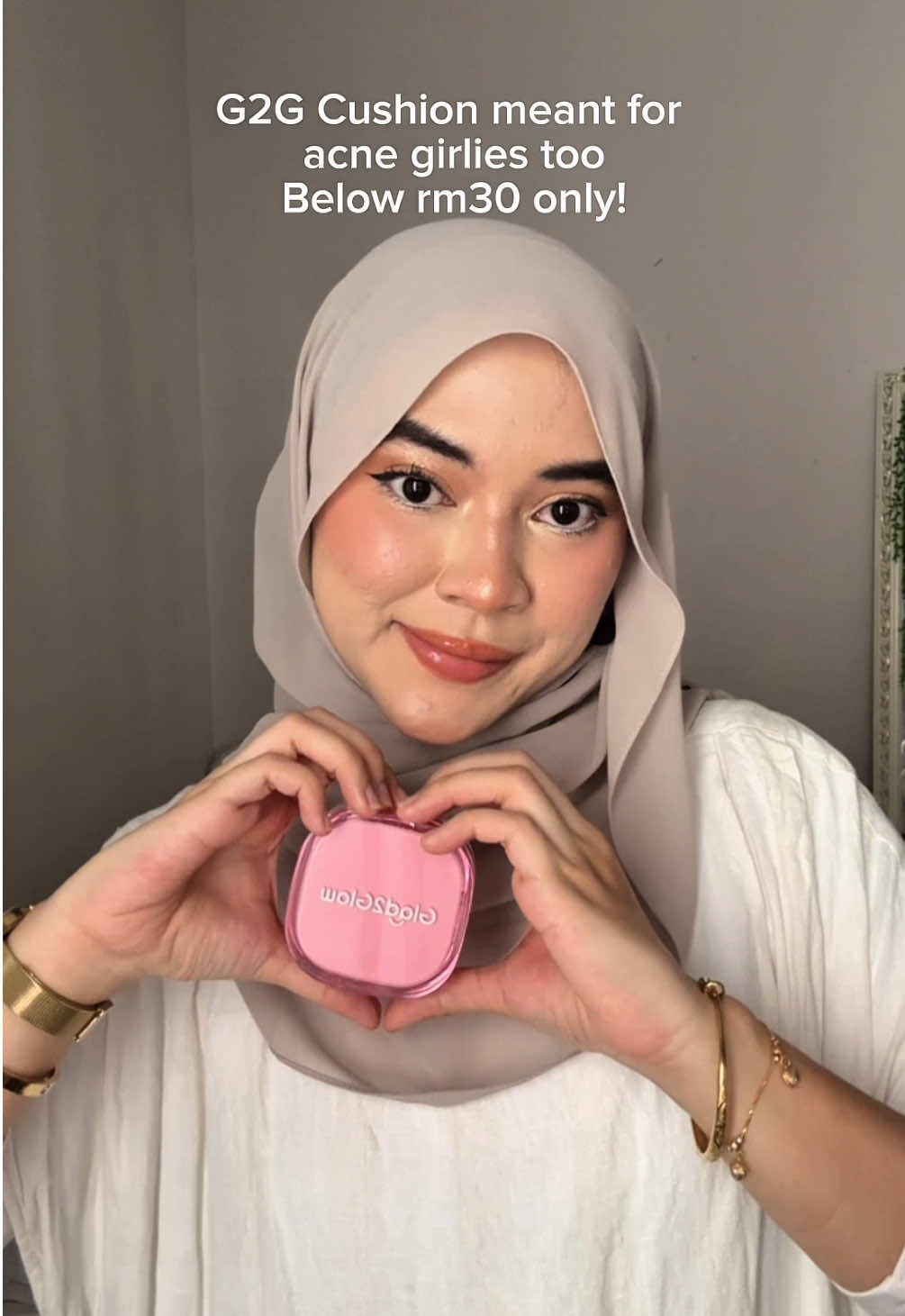 the finishing and coverage dia very chef’s kiss💗🪩🥂 im using code 01 Buttercream! #cushion #cushionviral #pinkcushion #g2gcushion #g2gmy 