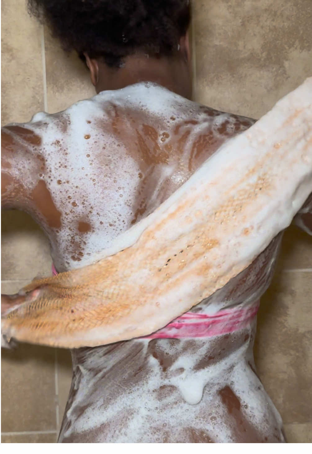 Wash your back, legs and feet with this African Net sponge. Leaves your skin so soft and smooth after just one use! #africannetsponges #africannetsponge #showertok #exfoliation #bath 