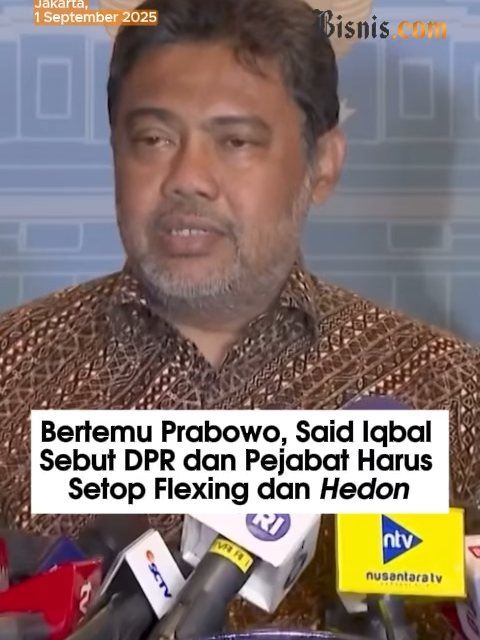 Perwakilan serikat pekerja menyampaikan dukungan penuh sekaligus sejumlah isu penting terkait nasib buruh dan pekerja di Indonesia dalam pertemuan silaturahmi bersama Presiden Prabowo Subianto di Istana Negara Jakarta, pada Senin, 1 September 2025. Pertemuan yang berlangsung cair sejak sore hingga malam itu juga membahas agenda strategis mulai dari RUU Ketenagakerjaan, RUU Perampasan Aset, hingga reformasi pajak. Pesan dari Redaksi: Hak kita sebagai warga negara untuk menunjukkan rasa dan pendapat di muka umum. Kewajiban kita untuk melaksanakan hak itu secara tertib dan damai. Selengkapnya dalam video di atas! Editor Video: Ade Dianti #buruh #pajak #ekonomi #bisnis #viral #keuangan #politik #prabowosubianto #indonesia #petasan #demonstrasi #rusuh #kerusuhan #Prabowo #polisi #polri #jenguk #korban #demo #bisniscom #topnewsbisniscom #komdigi #komdigiri #hasannasbi #istananegara #jokowidodo #bisnis