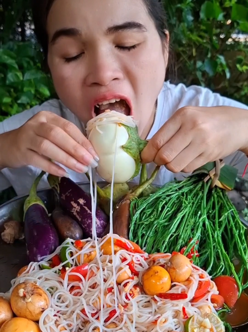 #เทรนด์วันนี้ #ตำซั่วพ่วงไข่ #ใส่ขนมจีนน้ำตำแช่บ #กินแก้มมะเขือขาว #เทรนด์วันนี้มาแรง 