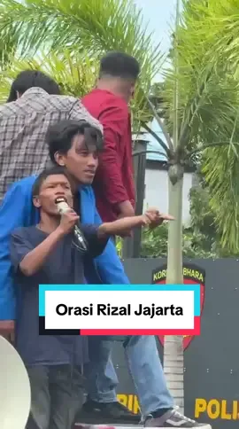 Orasi berapi api risal kajarta, sampe hsmpir tusu matanya orang🤣🤣#risalkajarta #risalantigores #risaltamalaki #dprdpropinsisultra #tolaktunjangandpr 