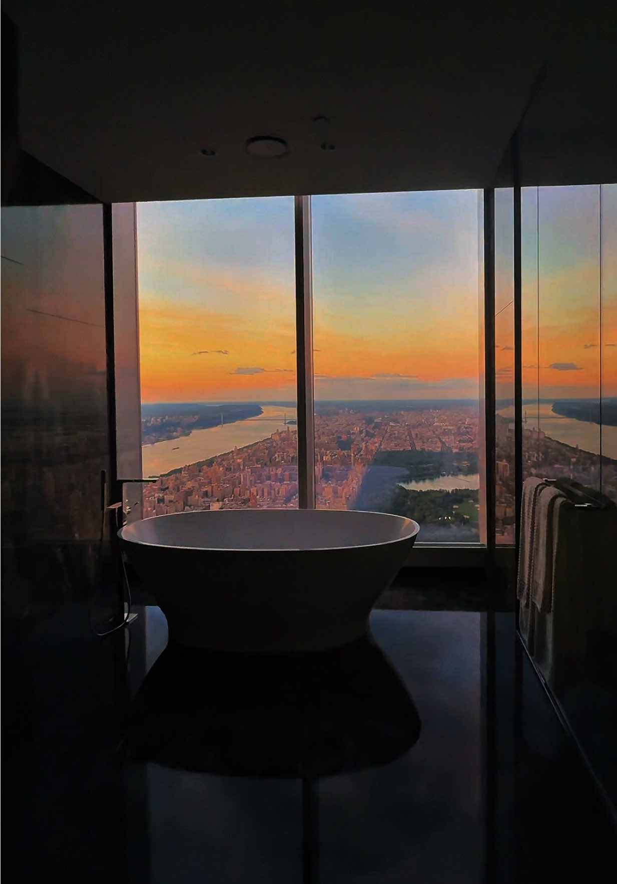 Super quiet up here #nyc #fyp #sunset #views 