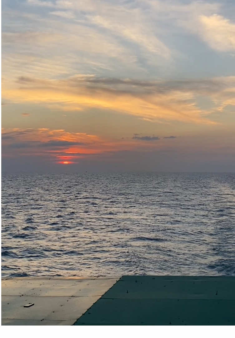 pertama kali naik kapal PELNI ke batam dari medan ternyata seseru ituu🤩🔥 #CapCut #fyp #pelni #batam #sunset 