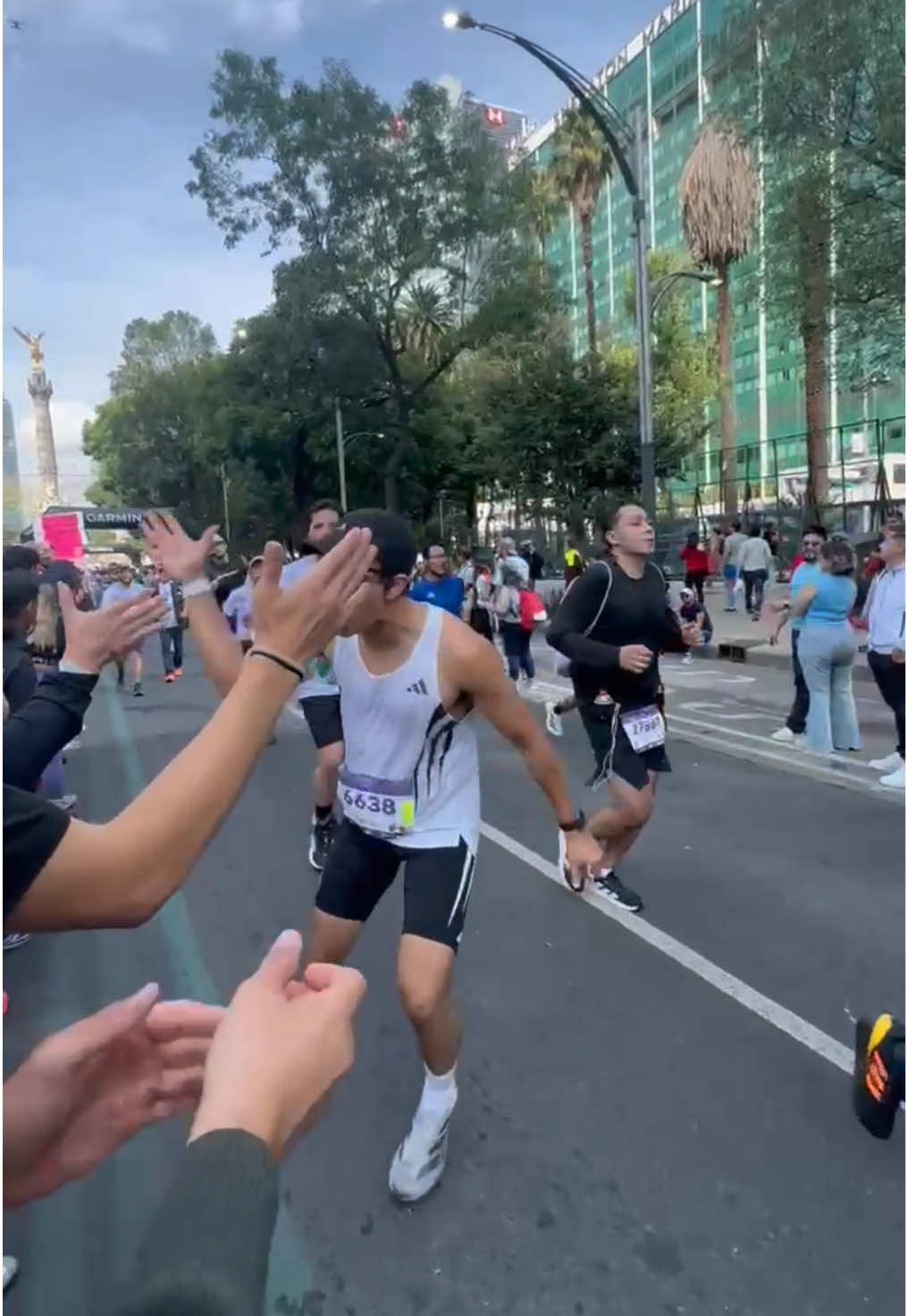 Este maratón lo gané mucho antes de llegar a la meta. Cada entrenamiento, cada sacrificio y sobre todo… cada persona que me apoyó en el camino. Gracias a todos los que estuvieron ahí, porque sin ustedes no hubiera sido lo mismo  #MaratónCDMX 2025 fue apenas el comienzo. #MaratónCDMX #MaratónCDMX2025 #RunnersMexico               
