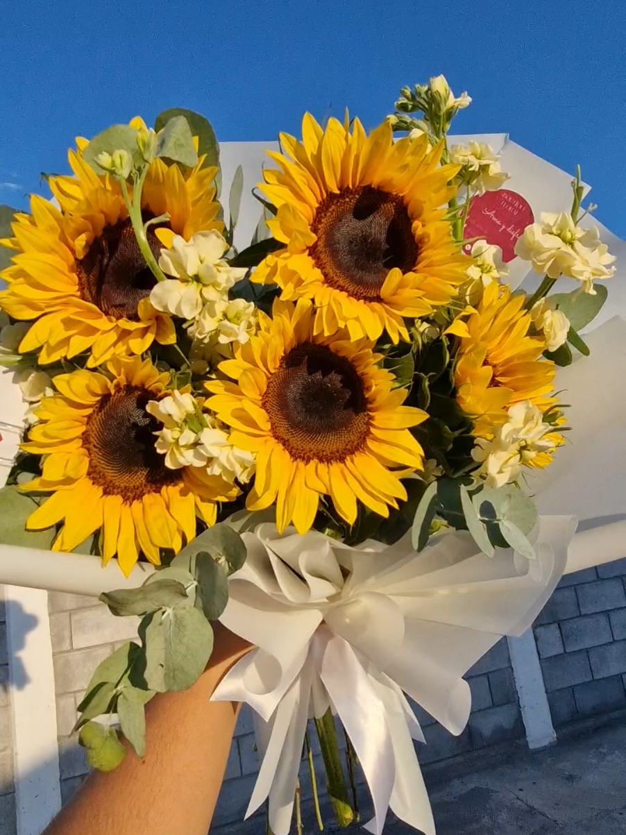 Segunda llamada para #floresamarillas 🌼🌻 tienes 2 semanas para separar tus #girasoles #gerberasamarillas  #rosasamarillas  #floresbonitas 