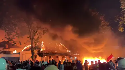 ya Allah Grahadi Surabaya 🥺🥀 #demo2025 #surabaya #demo #gubernurjawatimur #grahadisurabaya 