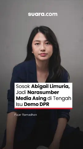 Di tengah isu demo DPR akhir-akhir ini, nama Abigail Limuria ikut jadi sorotan. Lantaran, ia menjadi narasumber beberapa media asing dan menjelaskan terkait isu demo yang terjadi. Dalam video yang diunggahnya, memperlihatkan momen wawancara Abigail terkait demo DPR RI. Ia juga tampak menjelaskan mengenai kasus meninggalnya pengedara ojek online Affan Kurniawan beberapa waktu lalu. Hal ini membuat Abigail mendapat pujian dari banyak influencer maupun netizen. Namun, berbicara mengenai sosoknya, siapa Abigail Limuria ini? Yuk intip profilnya dalam video berikut! #AbigailLimuria #Demo #DemoDPR #Narasumber #Influencer 