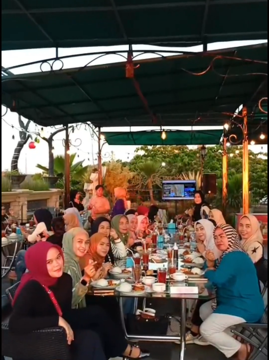 RM ULU JUKU'2 DAN CAFE LANGIT yang menyediakan beragam menu paket spesial 🤗😇🥰 kami juga menawarkan special event. • Akad nikah • Lamaran • Aqiqah • Meeting • Arisan • Reuni • Syukuran • Ibadah • Ulang Tahun yuuuk buruan Reservasi sekarang juga, harga Irit, rasa selangit😇 📍JL.UJUNG PANDANG NO 2 ( DEKAT KANTOR RRI & BENTENG ROTTERDAM  #rmulujuku2 #cafe #cafelangitmakassar  #arisan#paket 