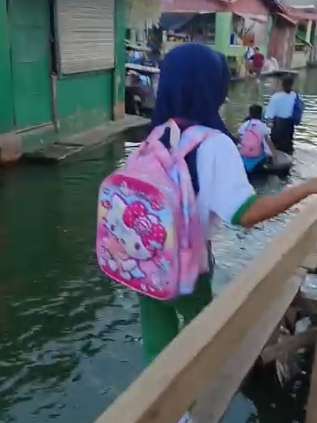 HINDI NATIN DESERVE NA GANITO ANG SISTEMA #trendingtiktok  #trendingphilippines  #floodcontrol #viraltiktok  #fyp 