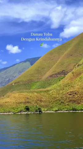 Danau Toba dengan keindahannya bikin ga mau pulang😍 . . Private Trip Danau Toba Atau Dokumentasi Drone? DM atau hubungi nomor yang ada di Bio #danautoba #like #fyp #explore #sumut @Ngider Sumatera 