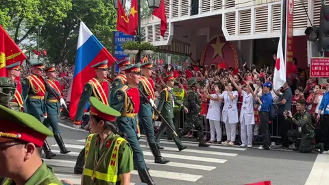 lính Nga hnay đáng iuuu quá, tươi cười hớn hở vẫy chào lunnn 🇻🇳🇷🇺 #a80 #quandoinga🇷🇺 